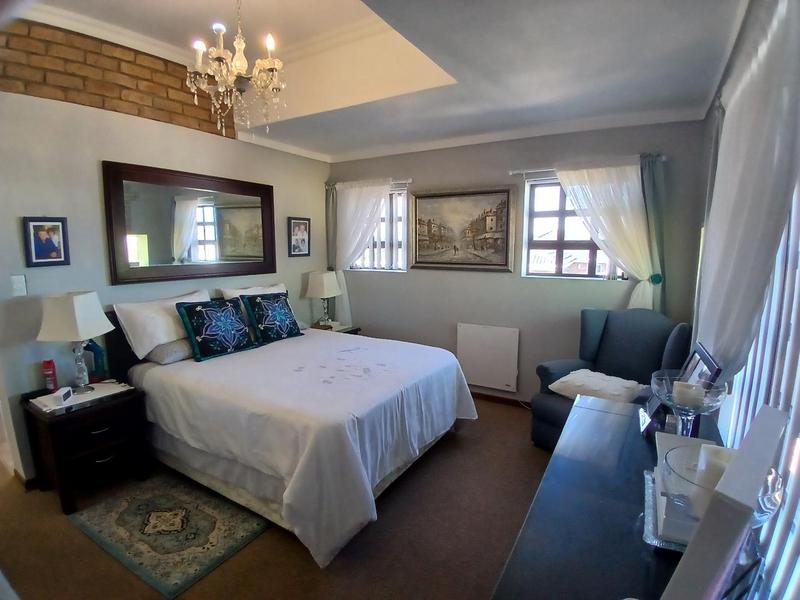5 Bedroom Property for Sale in Stilbaai Wes Western Cape